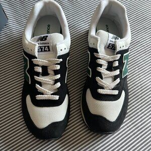 New Balance Classics - 574 Unisex size 8 (Women's 9.5 US) - NEW IN BOX